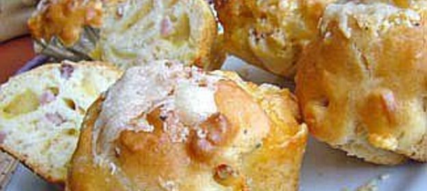 Пряные маффины с сыром и ветчиной