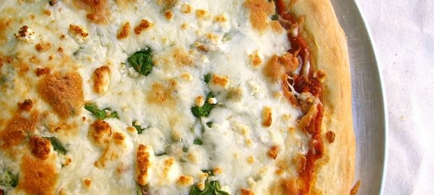 Пицца с сыром Фета