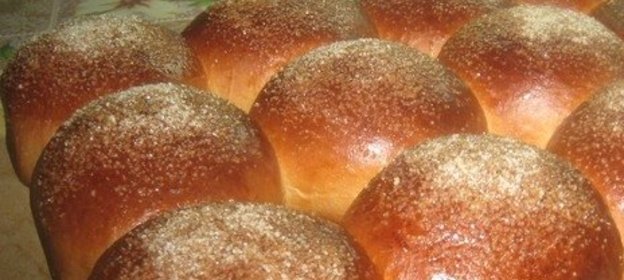 Сдобные булочки с сахаром