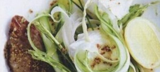 Стейки из телятины со спаржей и моцареллой