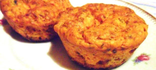 Томатные маффины с тунцом