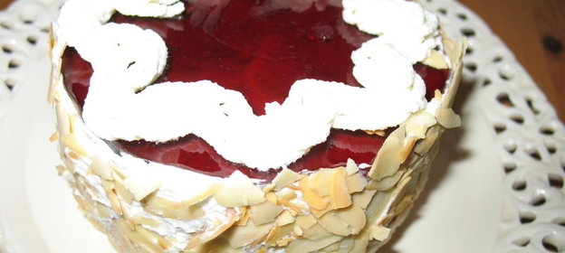 Пирожные с вишней и шоколадом