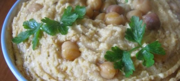 Щи из квашеной капусты с перловой крупой и кальмарами.