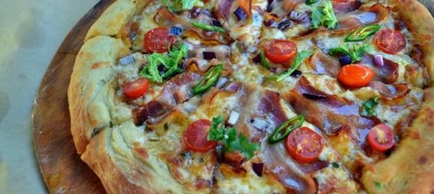 Пицца с беконом