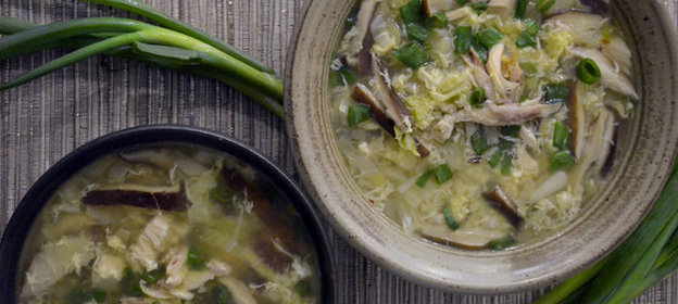 Щи из молодой капусты с курицей