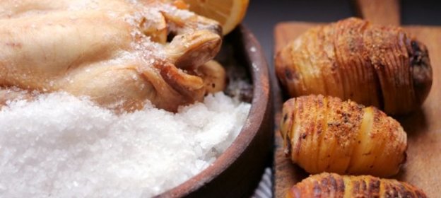 Курица, запеченная в соли