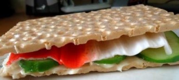 лёгкий сэндвич с вафельными хлебцами