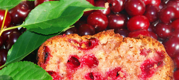 Вишнево-медовый кекс