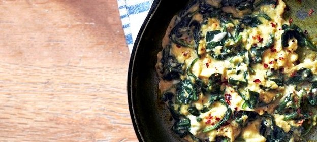 Яичница со шпинатом