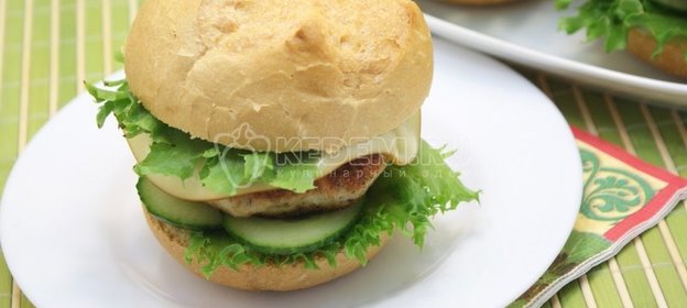 Домашние гамбургеры с куриной котлетой