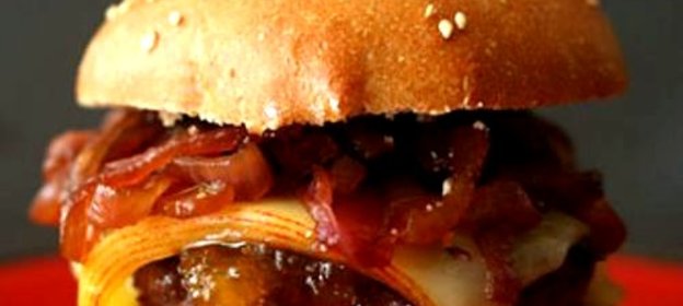 Чизбургер с луковым джемом