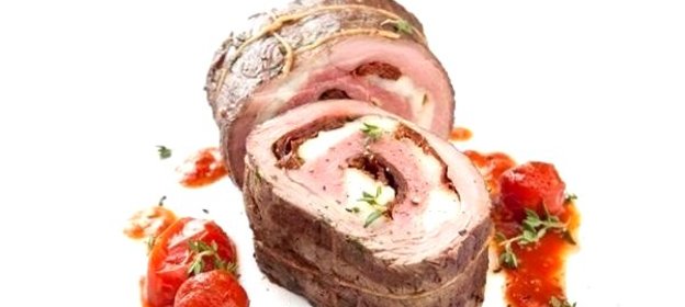 Стейки с боккончини и вялеными томатами