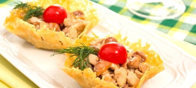 Салат в корзинках из «Пармезана»