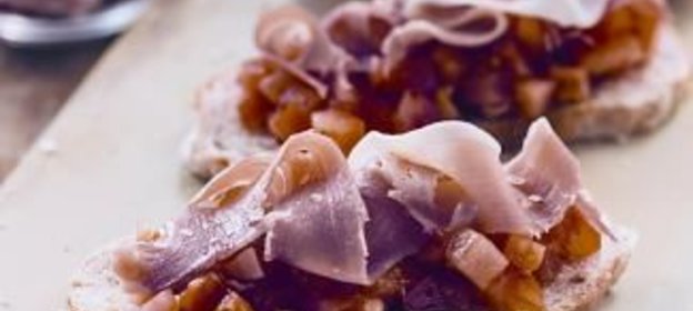 Испанский томатный хлеб с хамоном