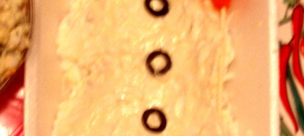 Вариант украшения слоенного салата