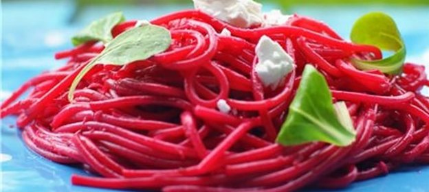 Паста под свекольно-ореховым соусом