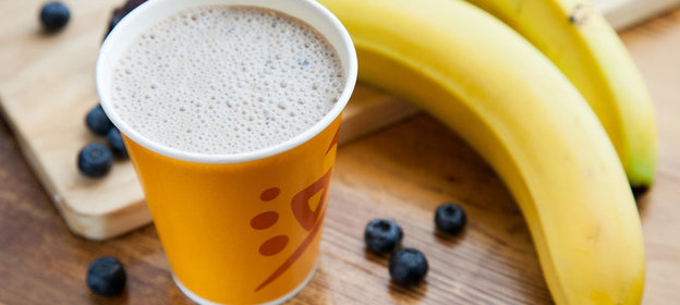 Смузи «Банановая овсянка с голубикой»