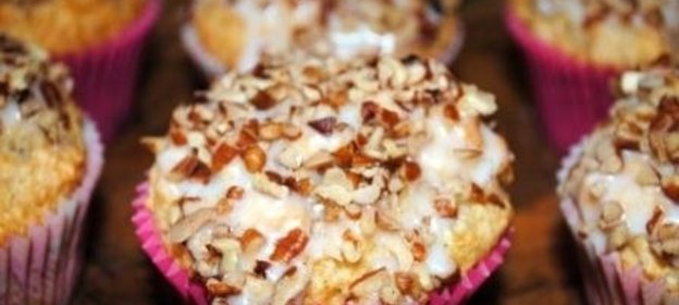 Банановые маффины с орехами