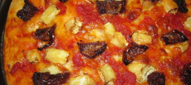 Пицца с сыром бри, моцареллой и вялеными помидорами