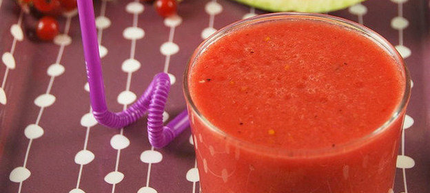 Смузи из арбуза и красной смородины