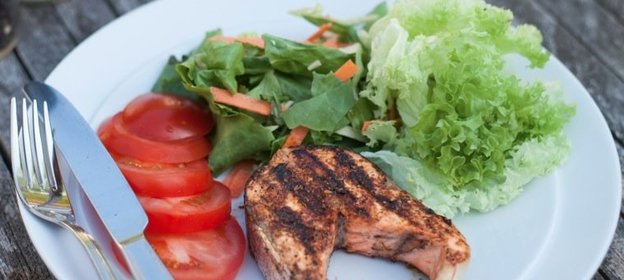 Стейк из лосося на гриле
