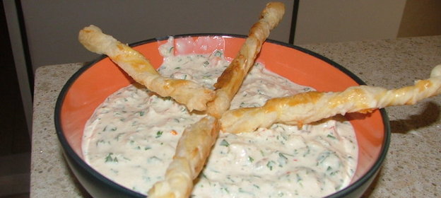 Сырные палочки с соусом Луис