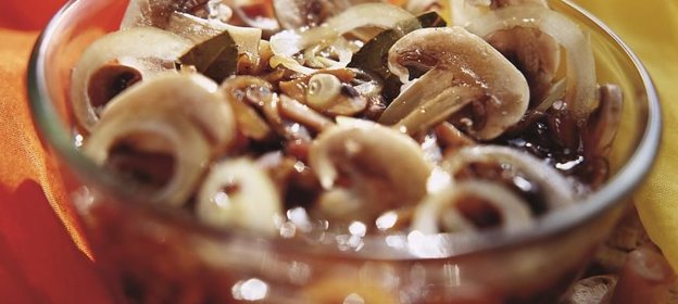 Соленые шампиньоны на скорую руку