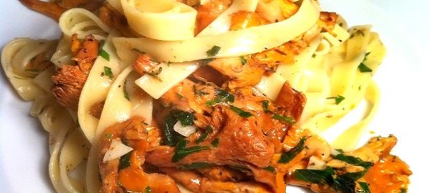 Лисички со спагетти по-итальянски