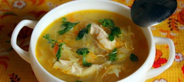 Щи из свежей и квашеной капусты на курином бульоне