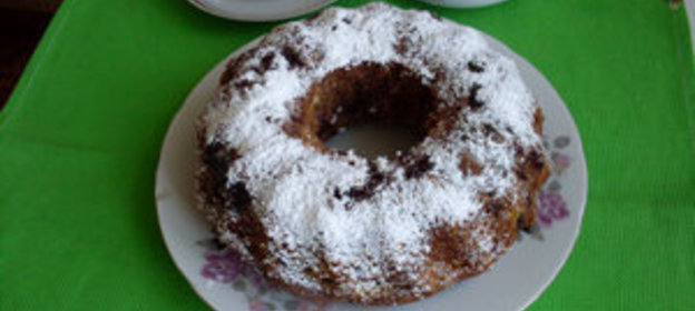 Кекс с вишней и курагой