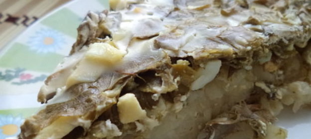 Салат из отварного лука-порея с зеленью