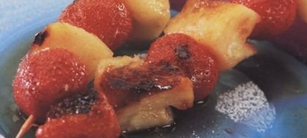 Салат из морского окуня горячего копчения с овощами