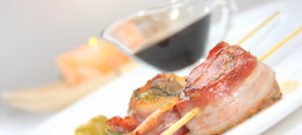 Баранья печень в маринаде по-маррокански в беконе и на шпажках