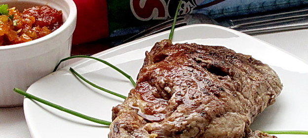 Стейк с абрикосовым чатни