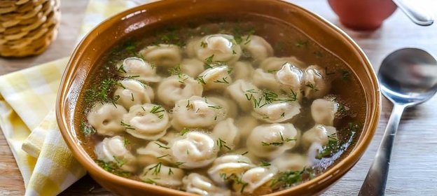Бульон мясной с пельменями