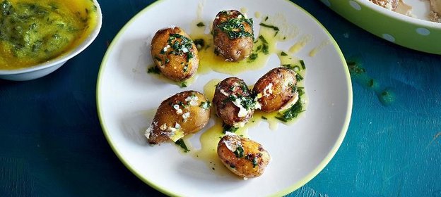 Картофель, запеченный под соленой меренгой