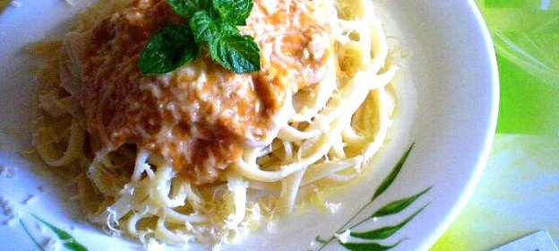 Лапша с томатно-грибным соусом