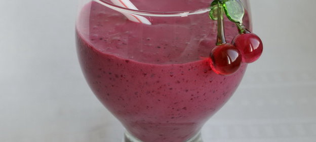 Смузи (густой коктейль) с чёрной смородиной