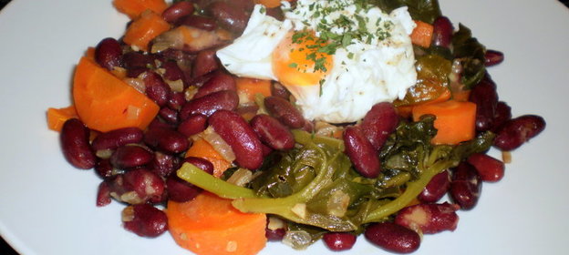 Овощи с яйцами-пашот