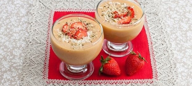 Смузи из клубники и манго