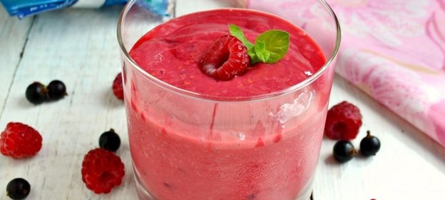 Малиновый смузи с мороженым