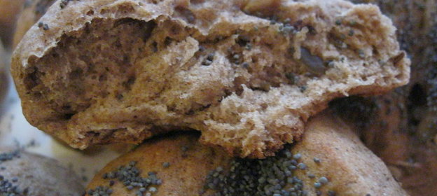 Ржаные хлебные булочки с тмином