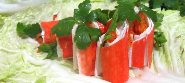 Фаршированные корейской морковкой крабовые палочки