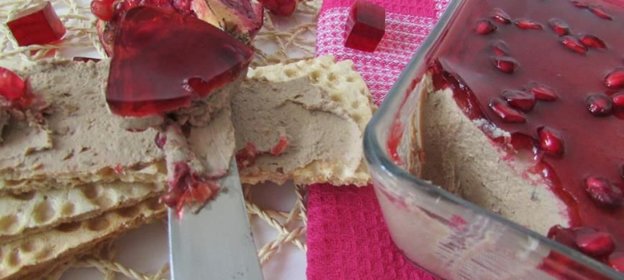 Паштет из куриной печени с коньяком и гранатовым желе