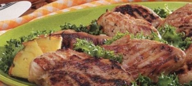 Бульон куриный с клецками и зеленью