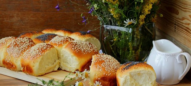 Булочки с маком и кунжутом