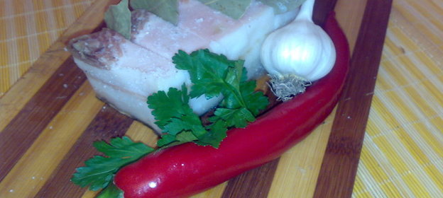 Соленое сало со специями