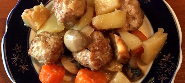 Запеченные овощи с фрикадельками