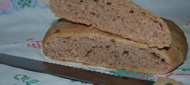 Лепешка на красном вине с беконом