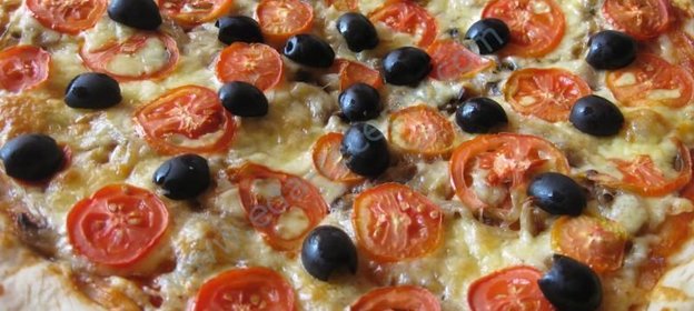 Вегетарианская пицца с грибами и сыром